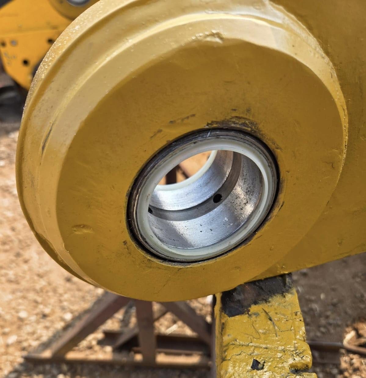 Machined hydraulic bushing