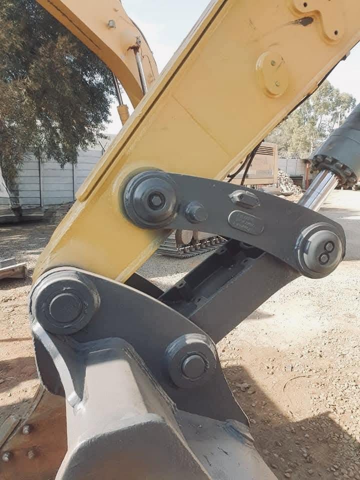 Excavator linkage repair